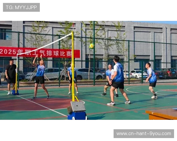 激情燃烧赛场奋力拼搏展风采凝聚力量共谱体育精彩篇章